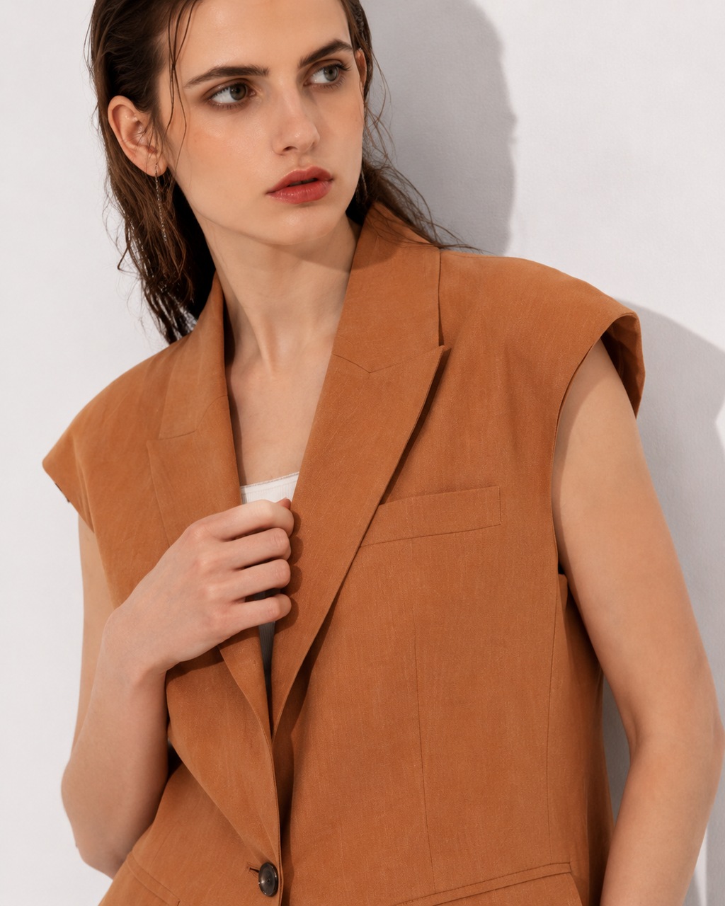 Sleeveless Single-Breasted Blazer