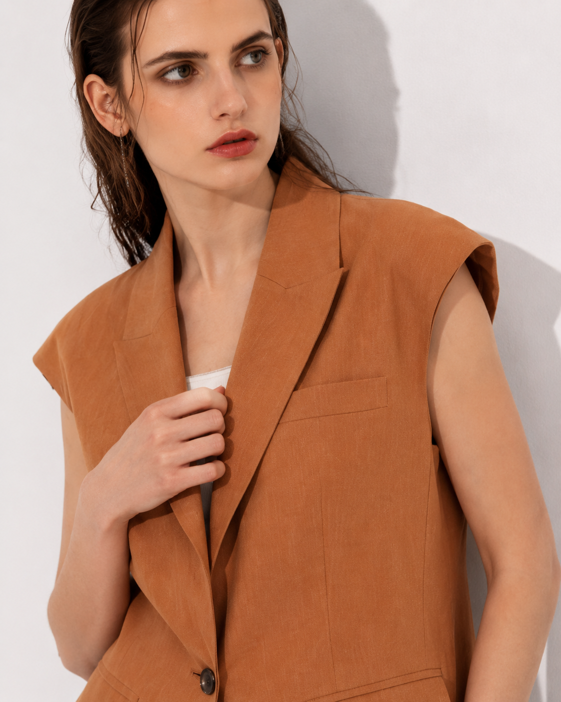 Sleeveless Single-Breasted Blazer