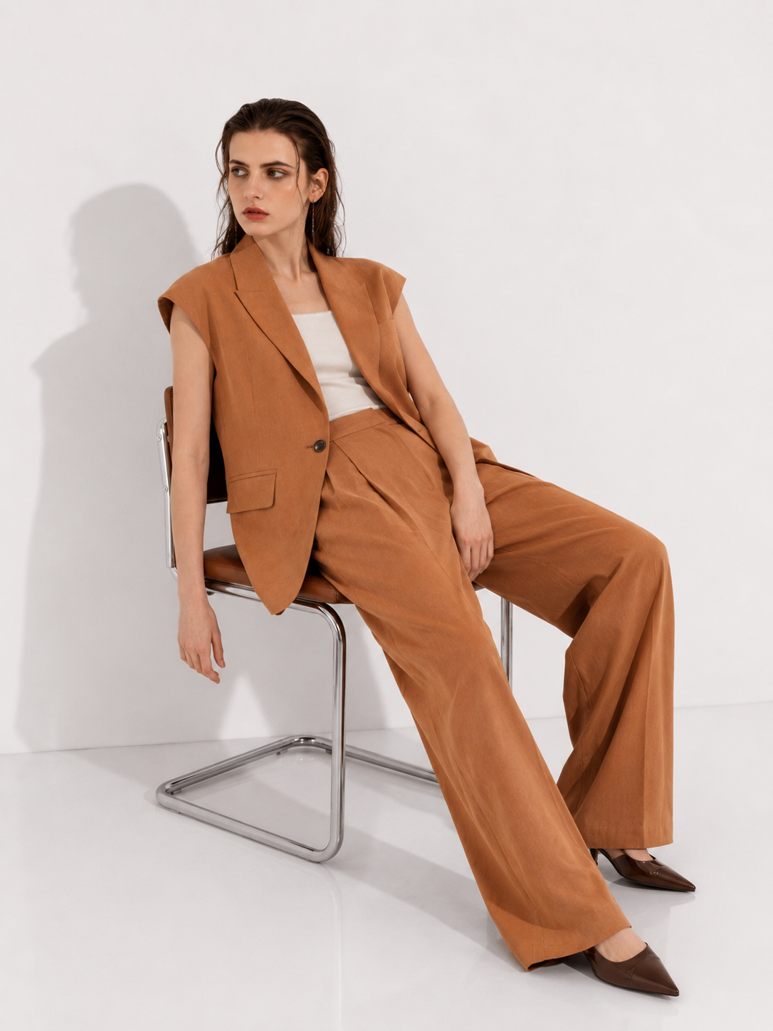 Sleeveless Single-Breasted Blazer