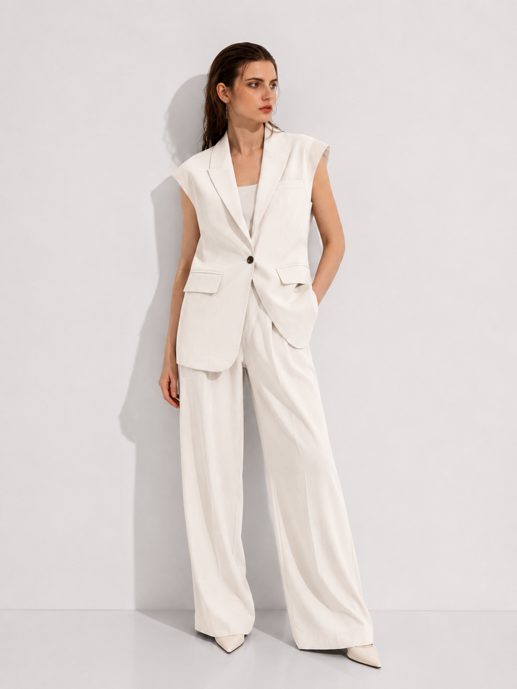 Sleeveless Single-Breasted Blazer