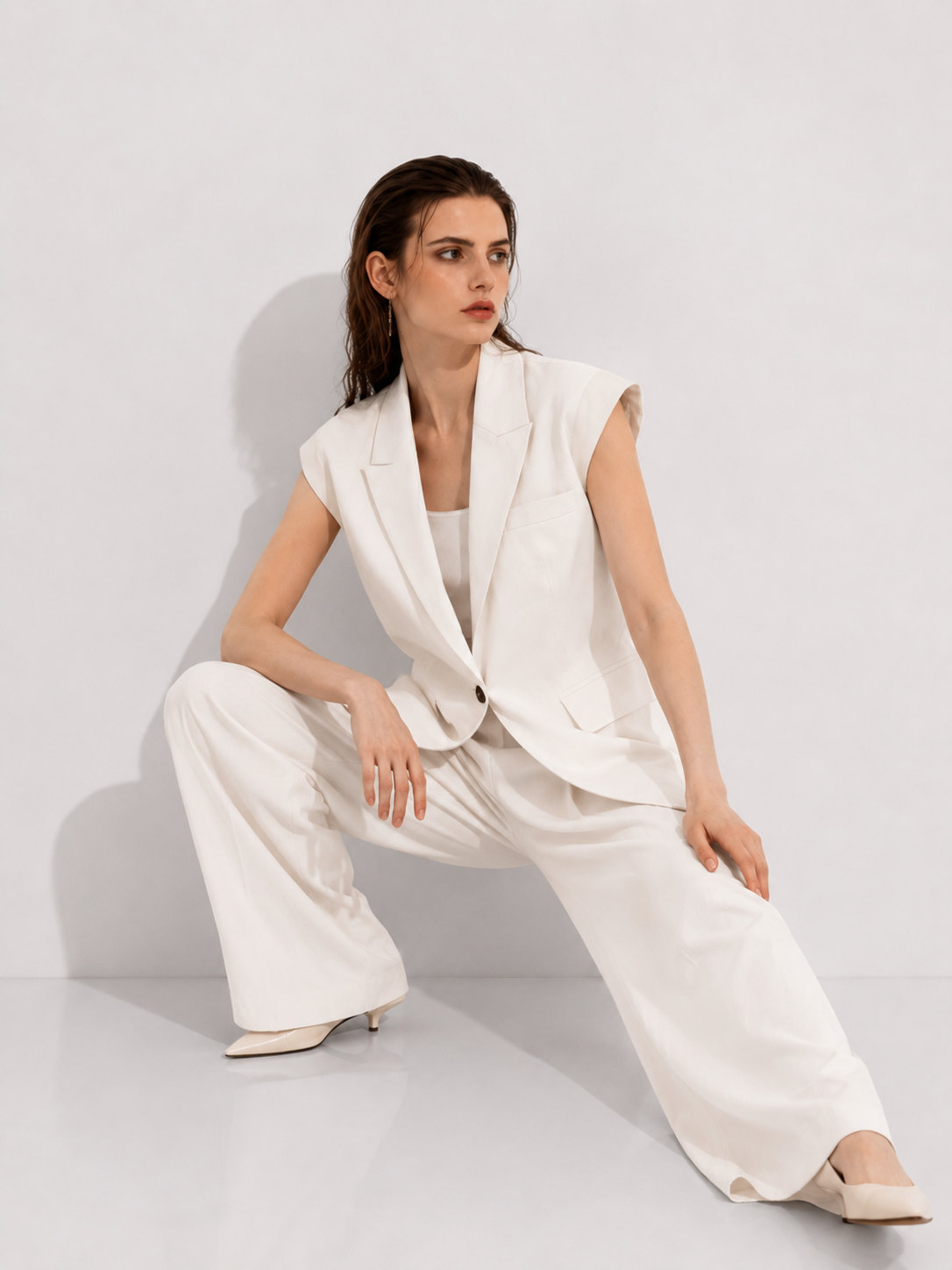 Sleeveless Single-Breasted Blazer